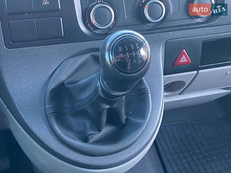 Грузопассажирский фургон Volkswagen Transporter 2013 в Киеве