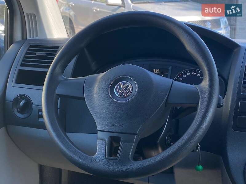 Грузопассажирский фургон Volkswagen Transporter 2013 в Киеве