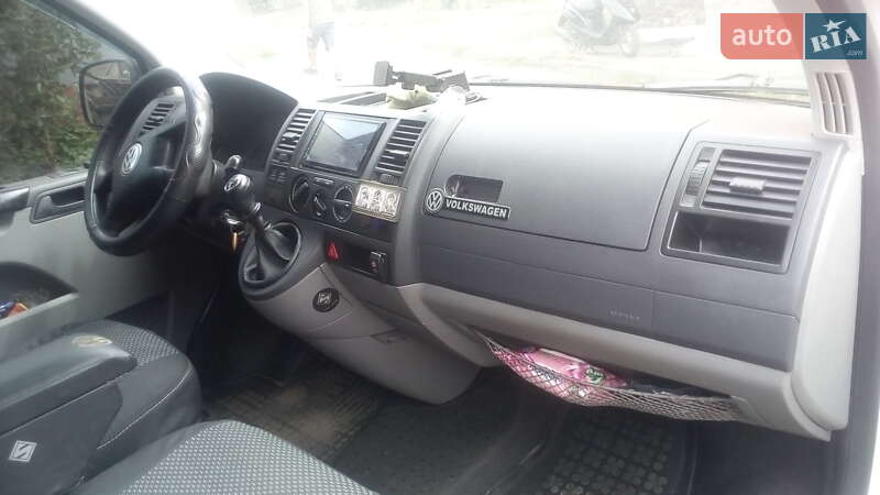 Минивэн Volkswagen Transporter 2006 в Хороле