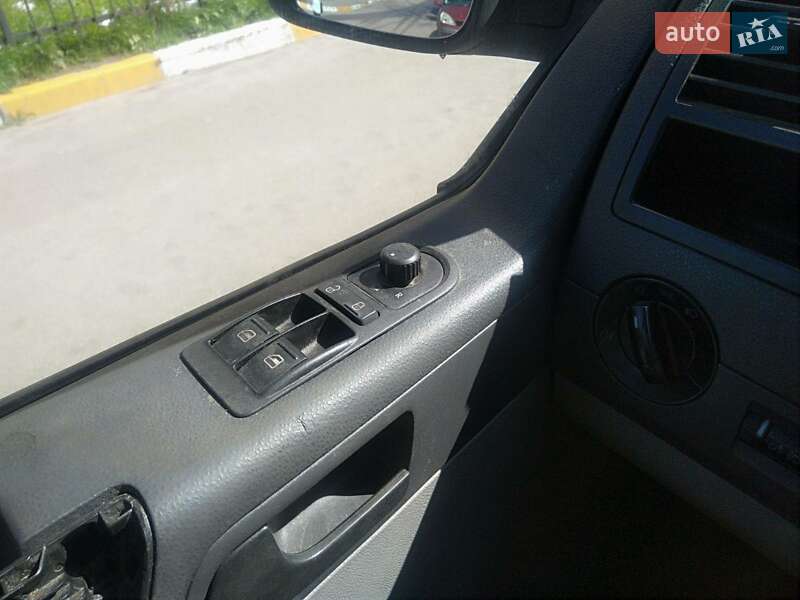 Минивэн Volkswagen Transporter 2006 в Обухове