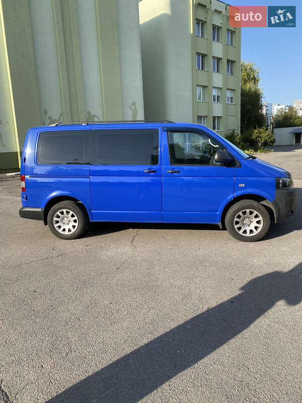 Минивэн Volkswagen Transporter 2010 в Ровно