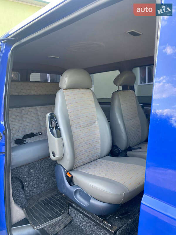 Минивэн Volkswagen Transporter 2010 в Ровно