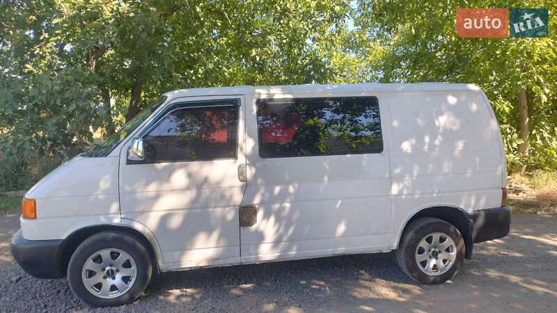 Минивэн Volkswagen Transporter 2001 в Благовещенском