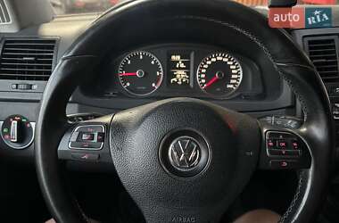 Грузовой фургон Volkswagen Transporter 2011 в 