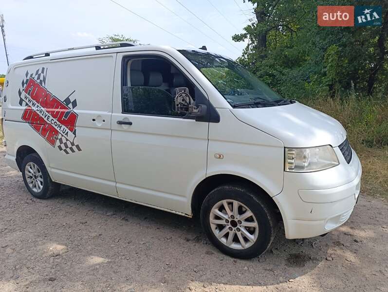 Грузовой фургон Volkswagen Transporter 2004 в Смеле