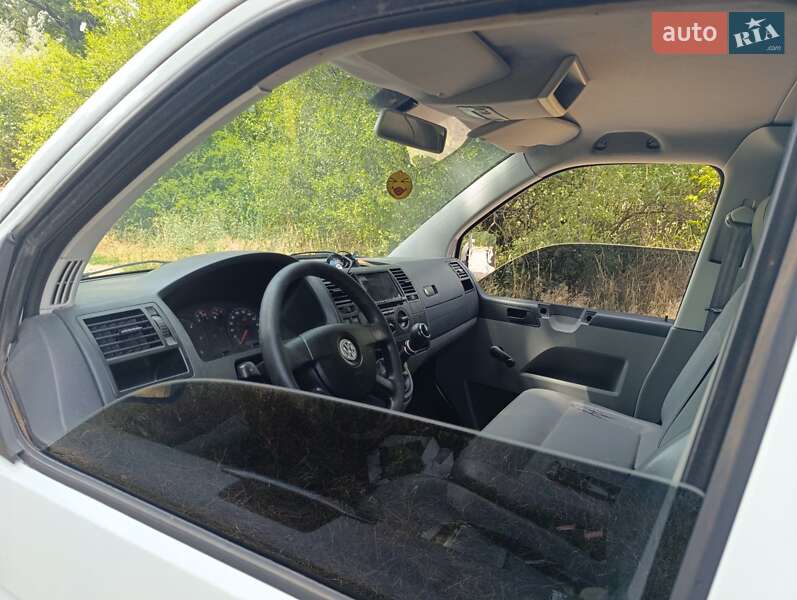 Грузовой фургон Volkswagen Transporter 2004 в Смеле