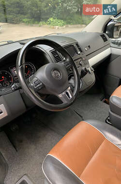 Минивэн Volkswagen Transporter 2013 в 