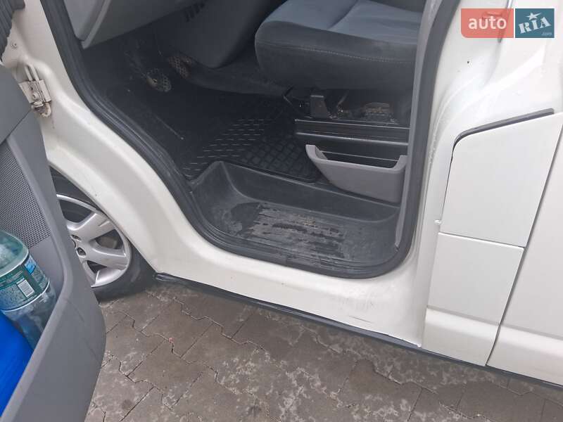 Грузовой фургон Volkswagen Transporter 2006 в Николаеве