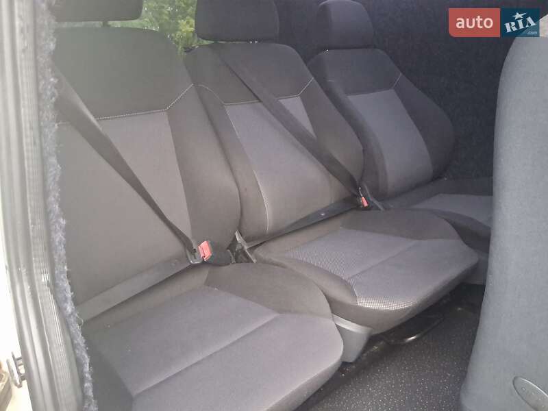 Грузовой фургон Volkswagen Transporter 2006 в Николаеве