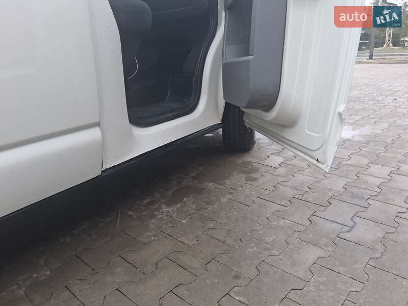 Грузовой фургон Volkswagen Transporter 2006 в Николаеве