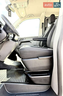 Минивэн Volkswagen Transporter 2021 в 