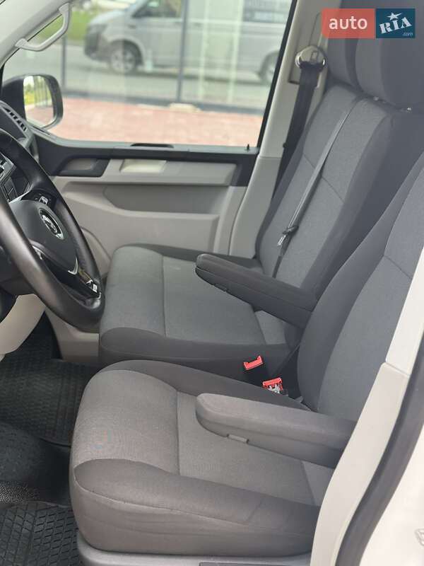 Грузовой фургон Volkswagen Transporter 2017 в Ровно