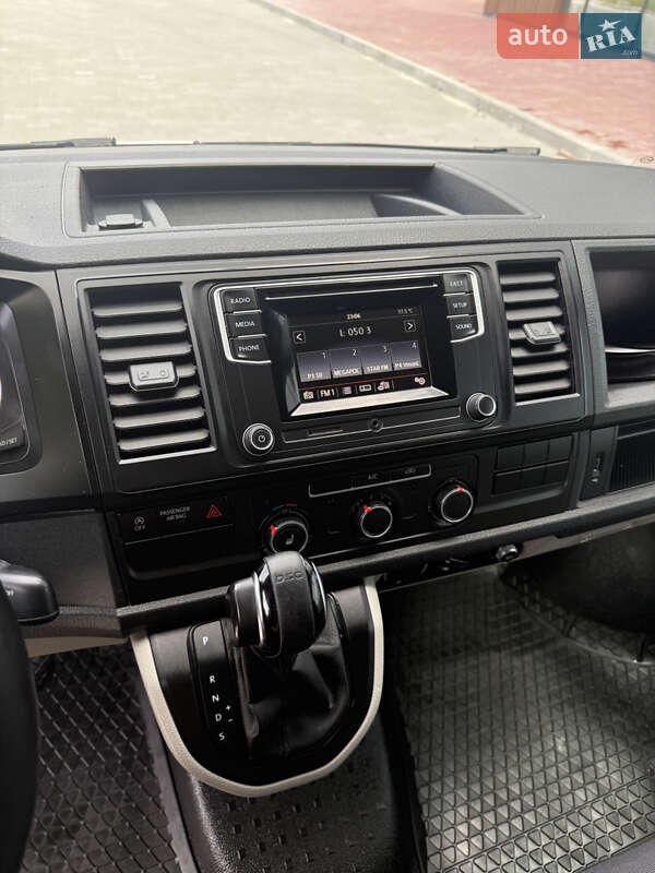 Грузовой фургон Volkswagen Transporter 2017 в Ровно