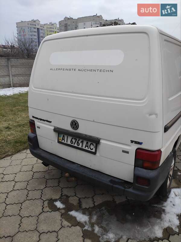 Грузовой фургон Volkswagen Transporter 2002 в Святопетровское