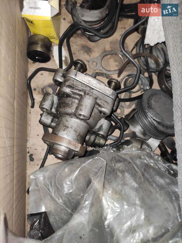 Грузовой фургон Volkswagen Transporter 2002 в Святопетровское