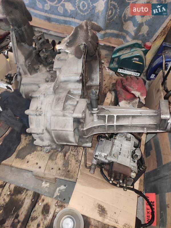 Грузовой фургон Volkswagen Transporter 2002 в Святопетровское