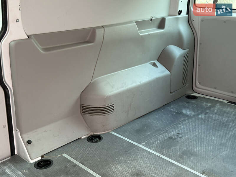 Грузовой фургон Volkswagen Transporter 2015 в Тячеве