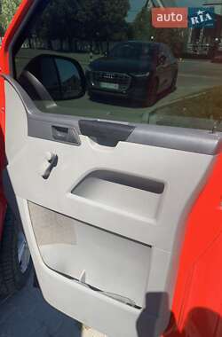 Минивэн Volkswagen Transporter 2010 в 