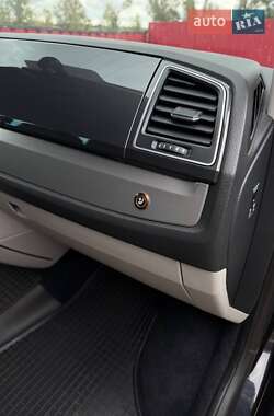 Минивэн Volkswagen Transporter 2016 в 