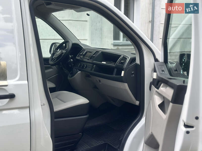 Грузовой фургон Volkswagen Transporter 2016 в Дубно
