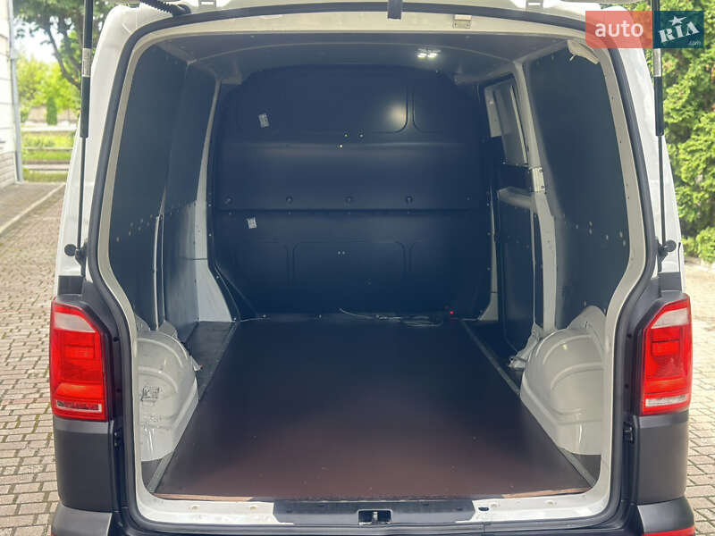 Грузовой фургон Volkswagen Transporter 2016 в Дубно