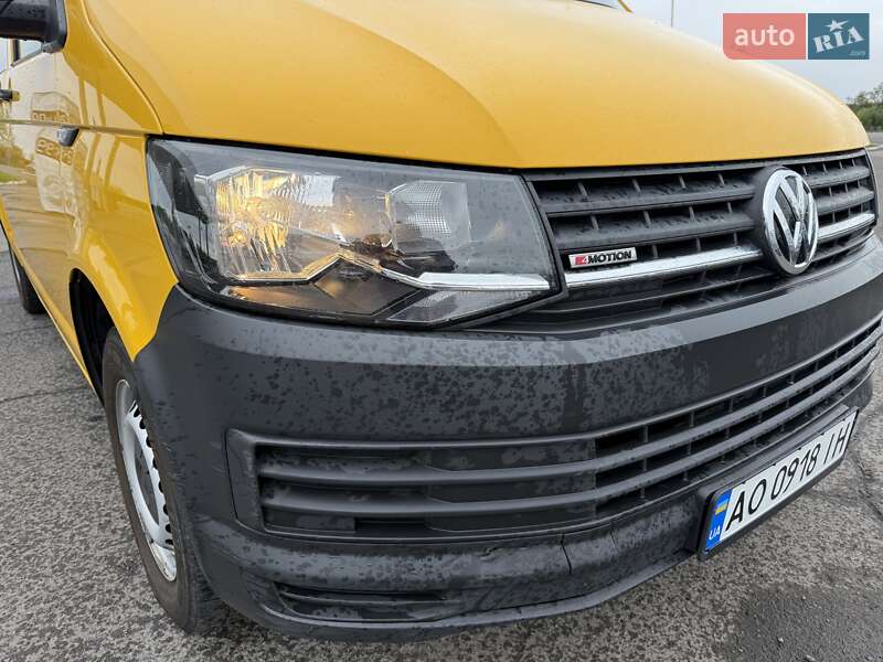 Вантажний фургон Volkswagen Transporter 2017 в Ужгороді