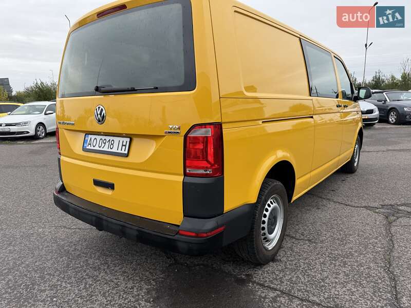 Вантажний фургон Volkswagen Transporter 2017 в Ужгороді