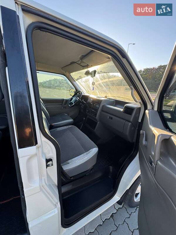 Грузопассажирский фургон Volkswagen Transporter 2002 в Львове