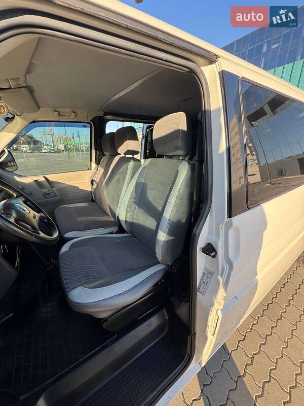 Грузопассажирский фургон Volkswagen Transporter 2002 в Львове