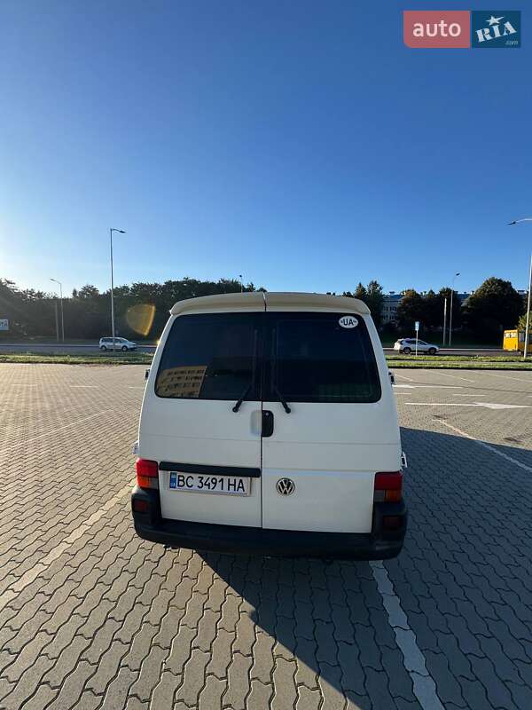 Грузопассажирский фургон Volkswagen Transporter 2002 в Львове