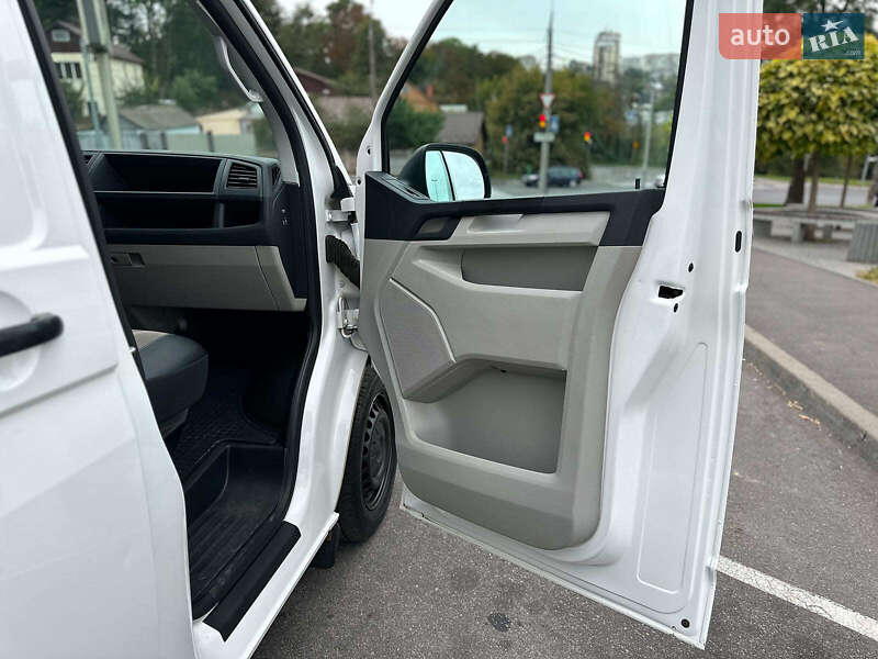 Грузовой фургон Volkswagen Transporter 2016 в Виннице