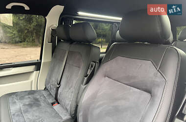 Минивэн Volkswagen Transporter 2019 в 