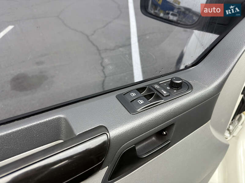 Минивэн Volkswagen Transporter 2004 в Виннице