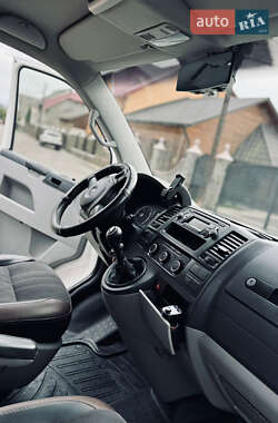 Минивэн Volkswagen Transporter 2010 в 