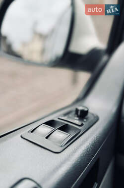 Минивэн Volkswagen Transporter 2010 в 