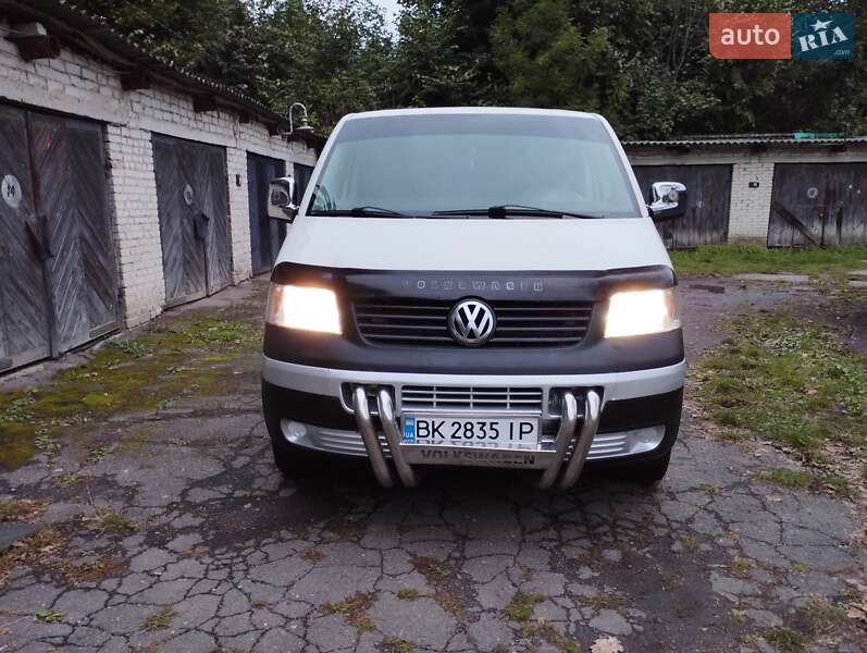 Минивэн Volkswagen Transporter 2007 в Остроге