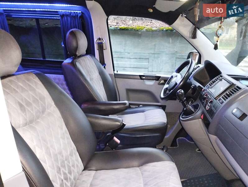 Минивэн Volkswagen Transporter 2007 в Остроге