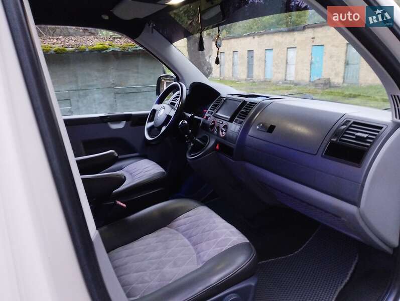 Минивэн Volkswagen Transporter 2007 в Остроге