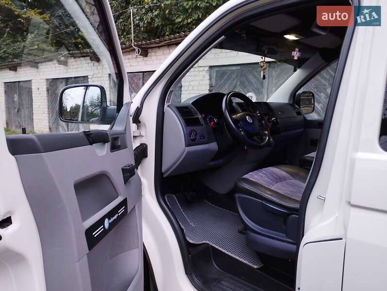 Минивэн Volkswagen Transporter 2007 в Остроге
