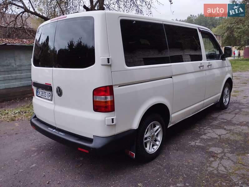 Минивэн Volkswagen Transporter 2007 в Остроге