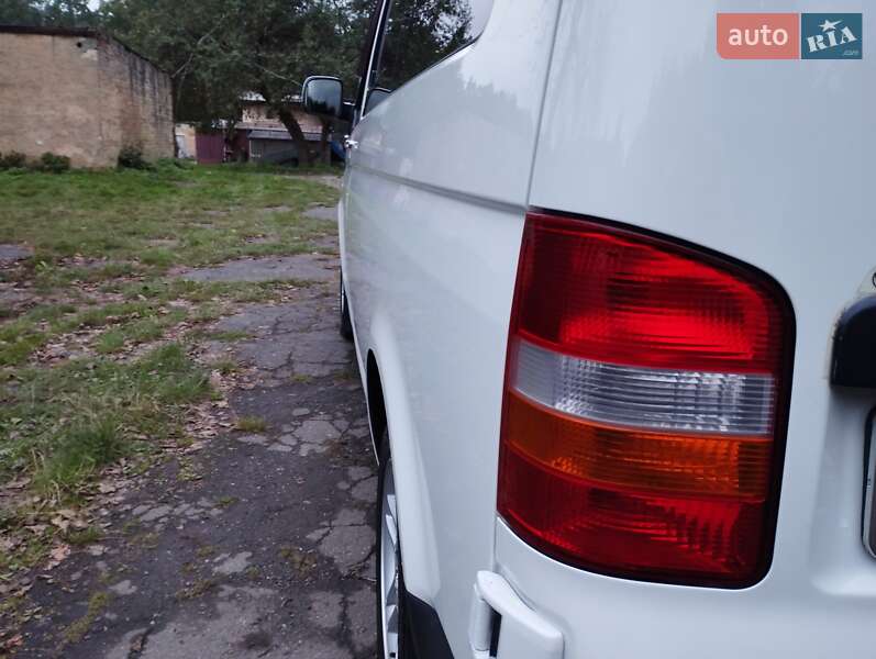 Минивэн Volkswagen Transporter 2007 в Остроге