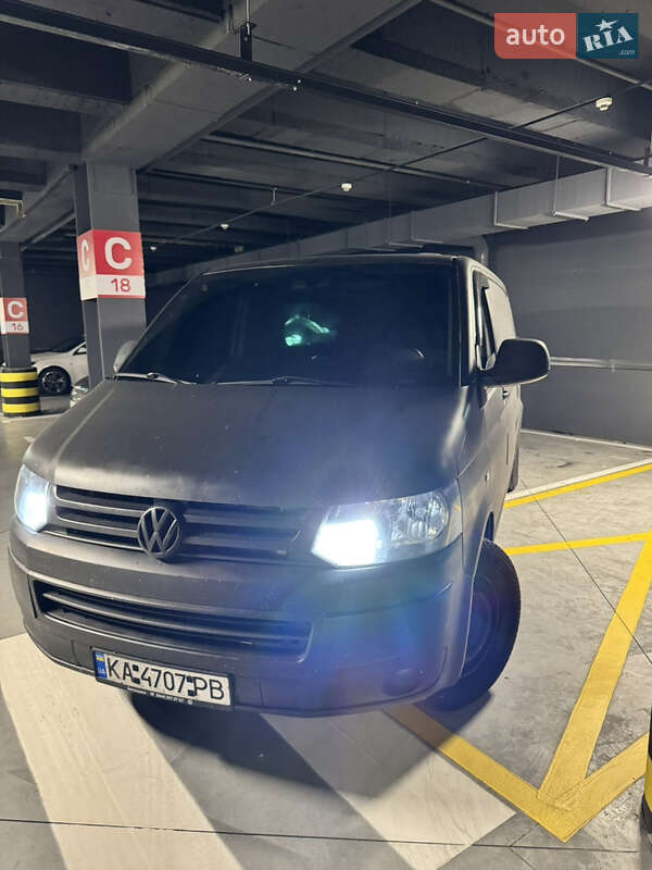 Грузовой фургон Volkswagen Transporter 2012 в Киеве