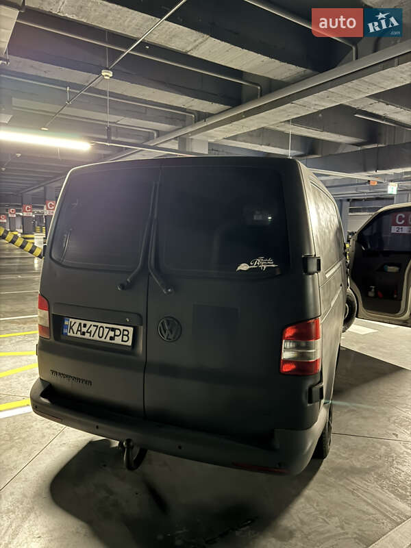 Грузовой фургон Volkswagen Transporter 2012 в Киеве
