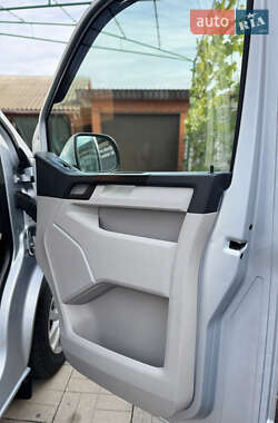Минивэн Volkswagen Transporter 2017 в 