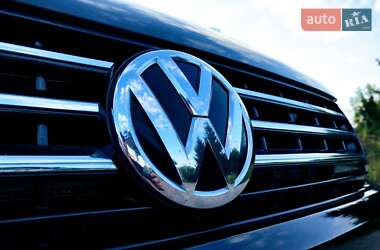 Минивэн Volkswagen Transporter 2019 в 