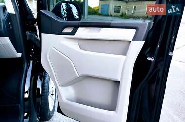 Минивэн Volkswagen Transporter 2019 в 