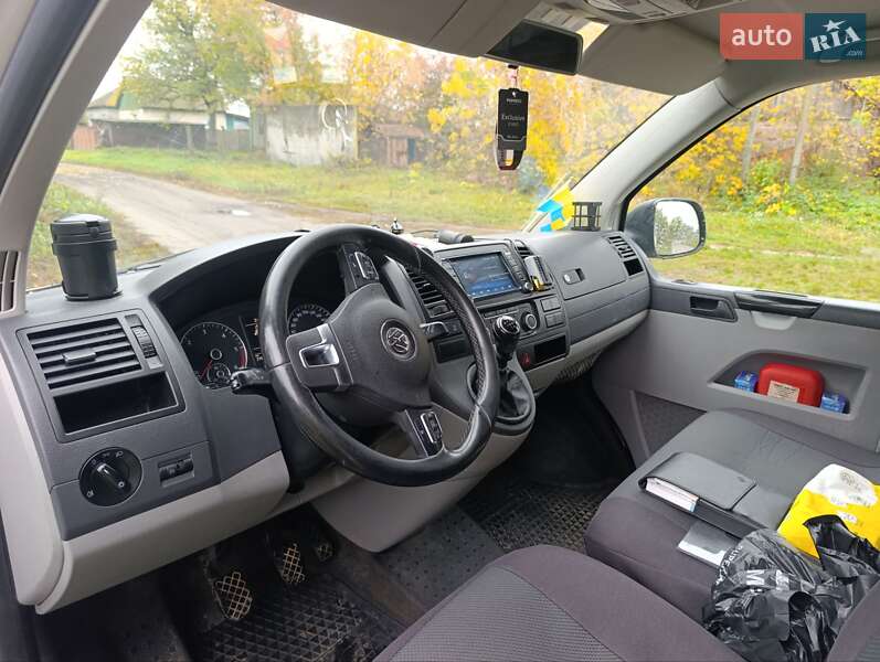 Грузовой фургон Volkswagen Transporter 2012 в Ровно