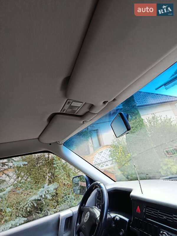 Грузопассажирский фургон Volkswagen Transporter 2003 в Черновцах