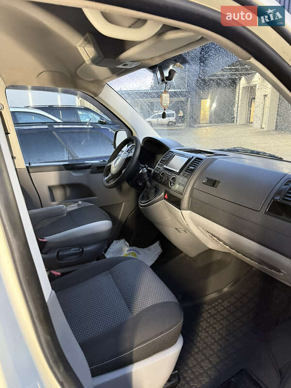 Минивэн Volkswagen Transporter 2008 в Ровно