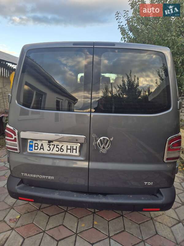 Вантажопасажирський фургон Volkswagen Transporter 2012 в Новомиргороді